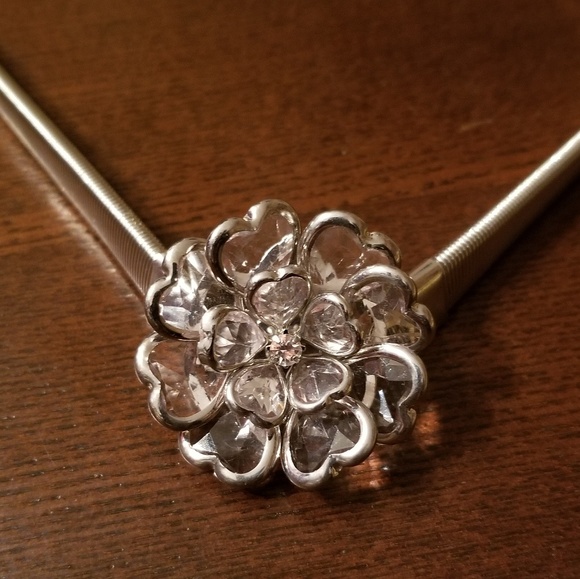 Accessories - BELT-Silver flower hearts slinky belt